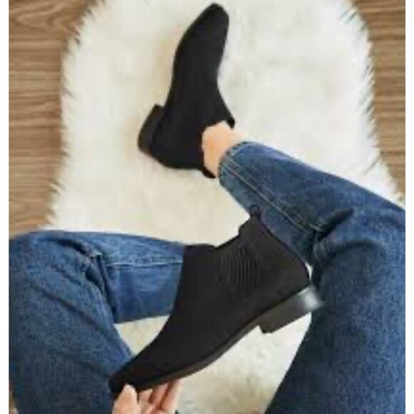 NWOB Vivaia Ryan Pro Square-Toe Boot •41/10• Water-Repellent Ankle Black $199 - Picture 1 of 10